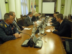 The members of the Defence and Internal Affairs Committee and the Moldovan Defence Minister